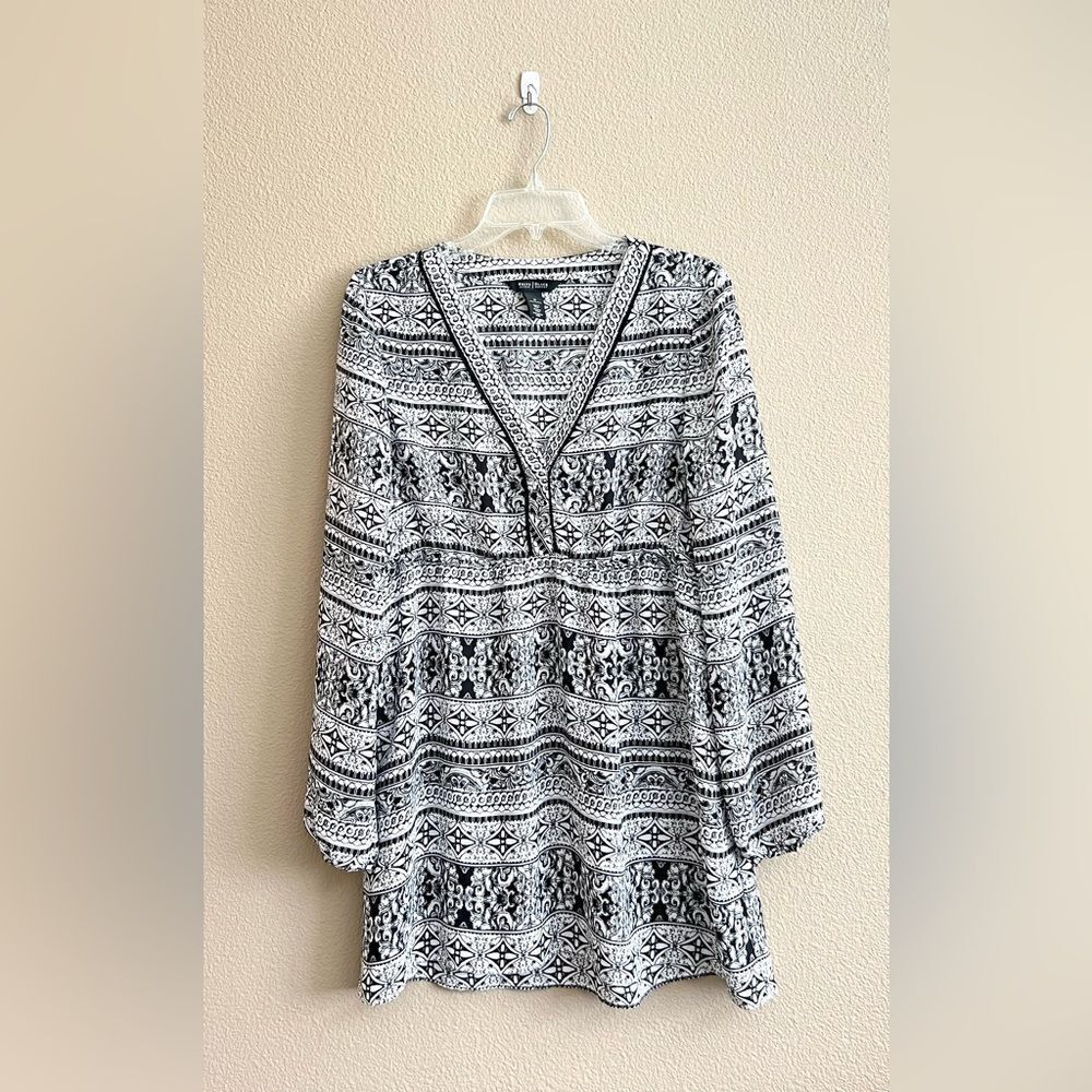 White House Black Market V Neck 3/4 Sleeve Blouse